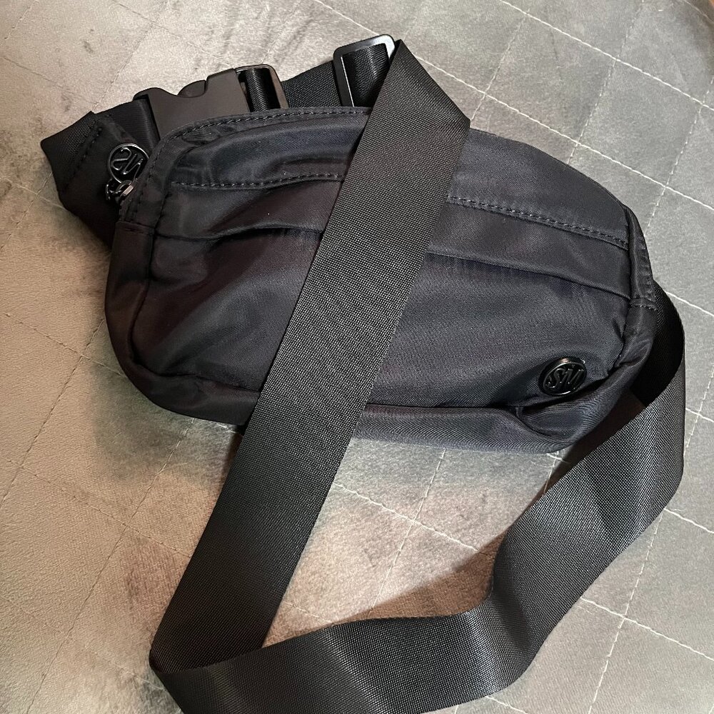 Steve Madden - Black Crossbody Belt Bag